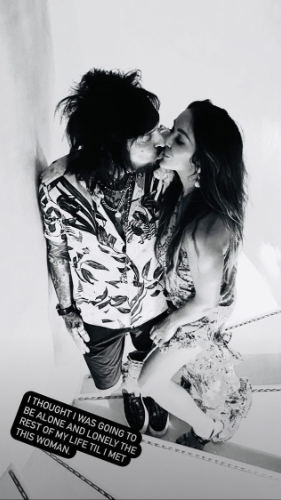 Waitwha26917206's tweet photo. @NikkiSixx @how2girl More lies, you ditched Courtney for a possibility with Kat, then dated Denise Richards and when she said 'no thanks', you took Courtney back because there was nobody else.  Why do you keep lying?  Why?  Why?  #how2girl #nikkisixx #nottruelove #notfunandfab https://t.co/9I2plazEY2
