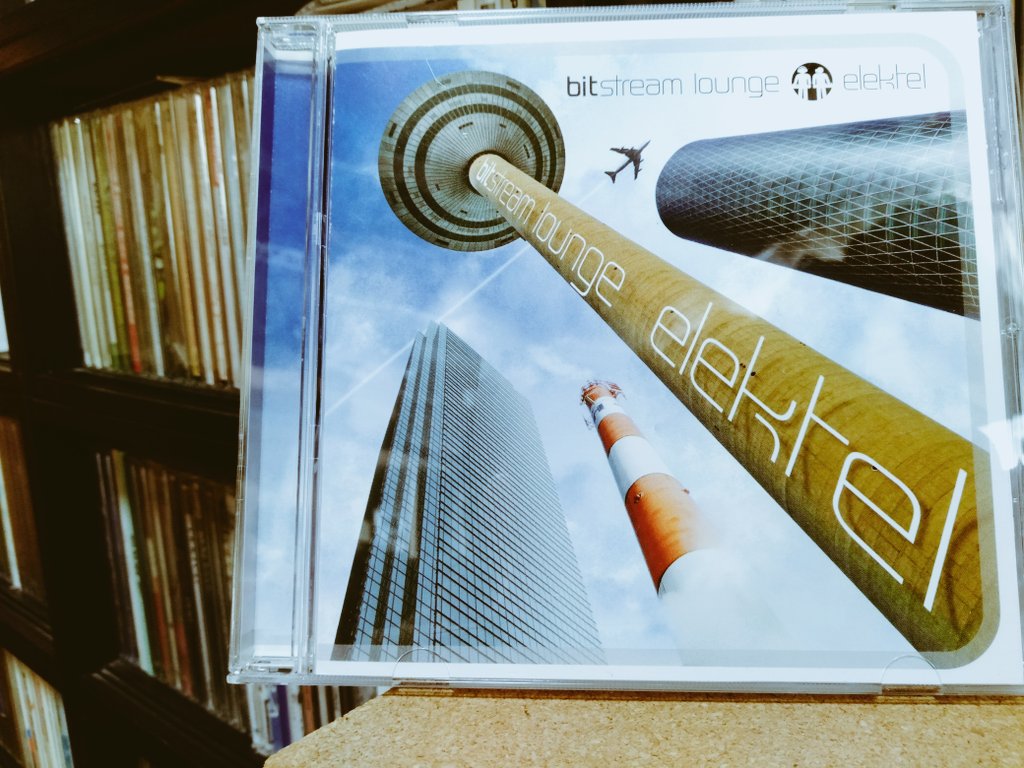 ｴﾚｷﾃﾙ Hashtag V Twitter