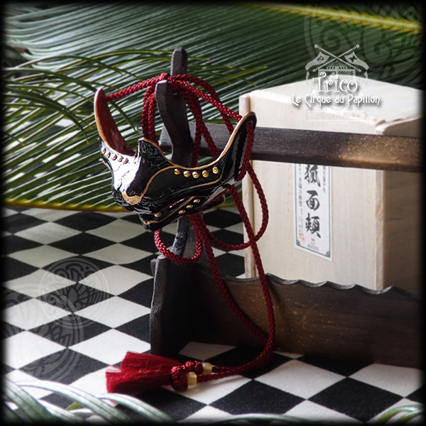 Trico2007's tweet photo. We will put it as a bonus a cool jet-black fox face visor ♪ 😊🦊
#handmade #miniature #LacquerCraft #漆工芸 https://t.co/enQfIkY2Cm