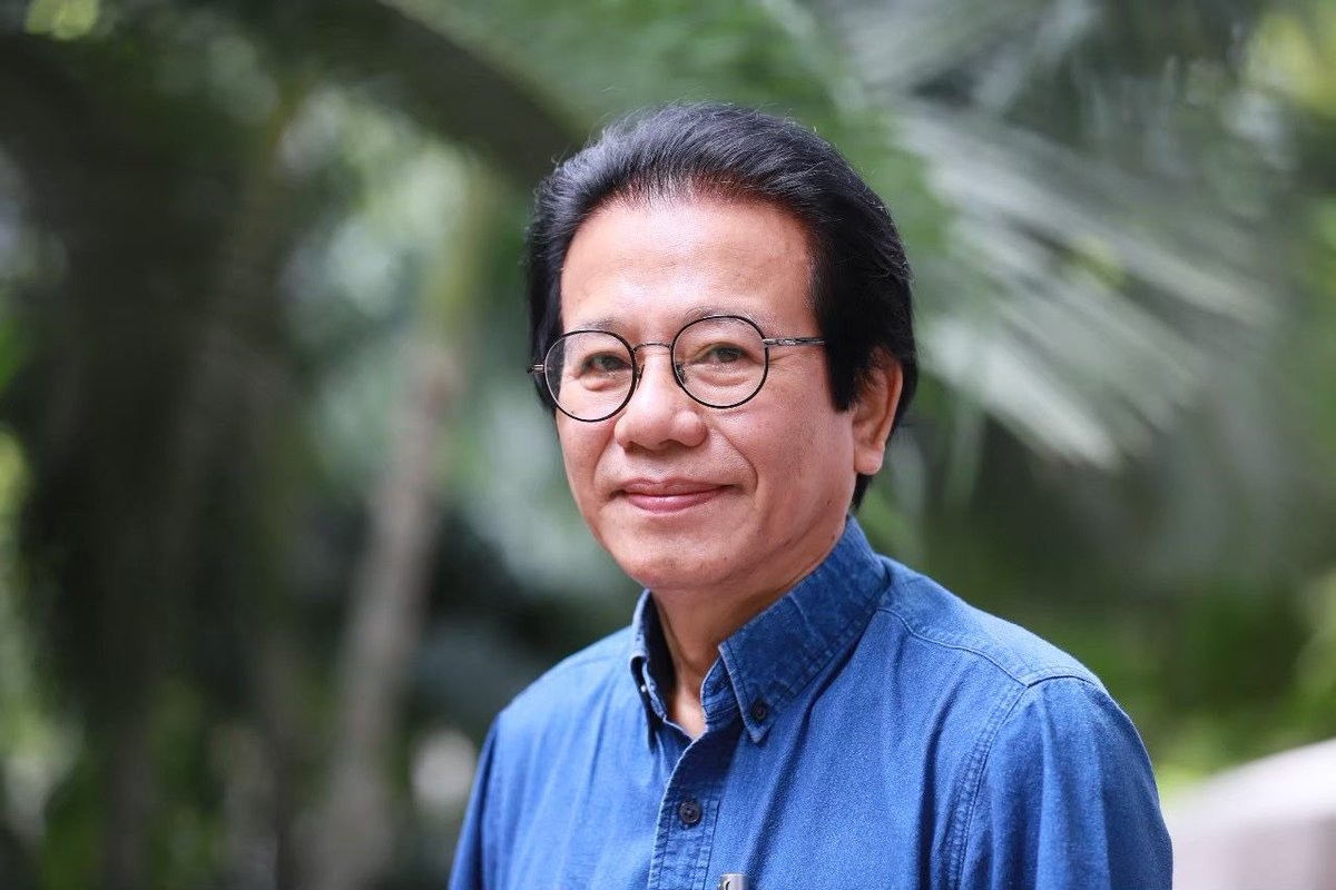 วันนี้ 14:00 น. หมอทศพรจะไปมอบตัวที่ส.น.ปทุมวัน หลังถูกออกหมายจับ ยัดข้อหาฝ่าฝืน #พรกฉุกเฉิน กรณีทำหน้าที่หมออาสาในที่ชุมนุม #16ตุลาไปแยกปทุมวัน #Saveหมอทศพร  #หยุดคุกคามประชาชน