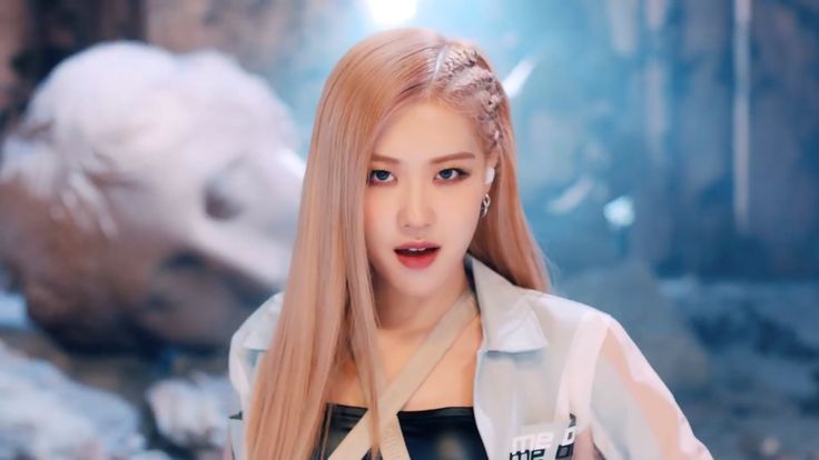 blackpink rose wearing corn rows. during 2019