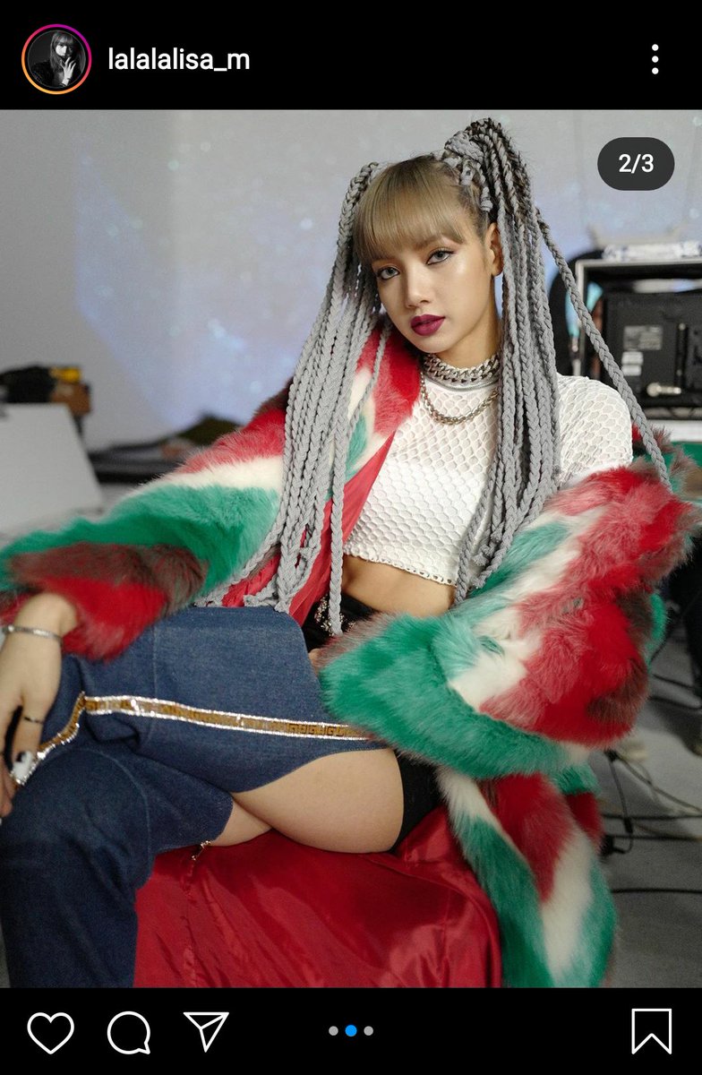 blackpink lisa appropriating braids. she also posted this on her insta and still haven't deleted it yet. no apology as well.