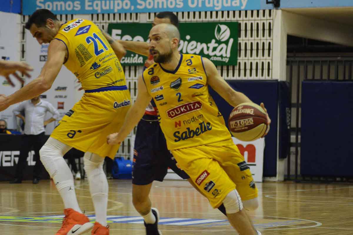 areamixta1250am's tweet image. Basquet | Final de la doble jornada en el CEFUBB.

#OlivolMunidal le ganó tras dos alargues a #UnionAtletica 81 a 78 mientras que #Stockolmo se impuso a #Sayago 69 a 62.

Los ganadores se enfrentarán en semifinales al mejor de tres partidos. El ganador asciende a la LUB.