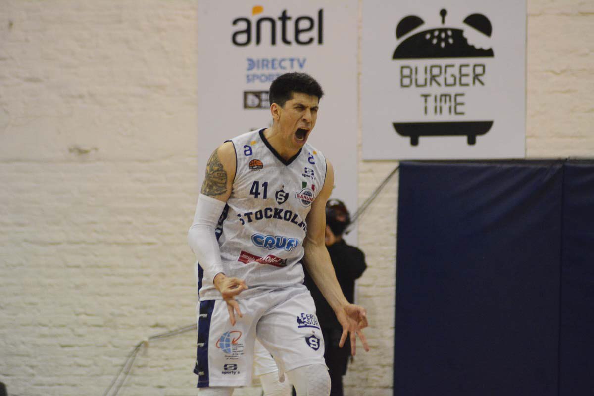 areamixta1250am's tweet image. Basquet | Final de la doble jornada en el CEFUBB.

#OlivolMunidal le ganó tras dos alargues a #UnionAtletica 81 a 78 mientras que #Stockolmo se impuso a #Sayago 69 a 62.

Los ganadores se enfrentarán en semifinales al mejor de tres partidos. El ganador asciende a la LUB.