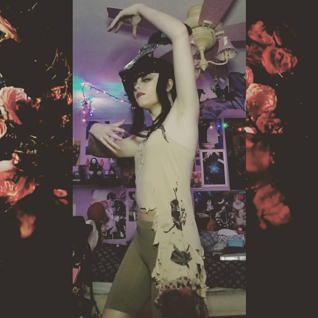 I forgot to post these but I made an Obscura cosplay!! After months she's finally together and I'm so happy she's complete 🥺😭💖 now she can match my Stefano!!
-
#cosplayer #cosplay #theevilwithin #theevilwithin2 #obscura #tew #tew2 #tewcosplay https://t.co/zPEWs2Duky