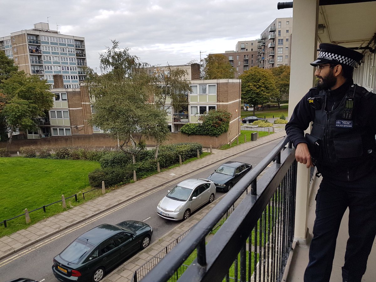 MPSWoodberryDwn's tweet photo. #WoodberryDown, I teamed up with @MPSBrownswood #PCHussain on Friday. We carried out a #ArrestEnquiries for an outstanding offender and door to door engagement with the lovely residents of #RowleyGardens (who we hadn't spoken to for some time). All seemed well👍🏻 https://t.co/XQgEte590v