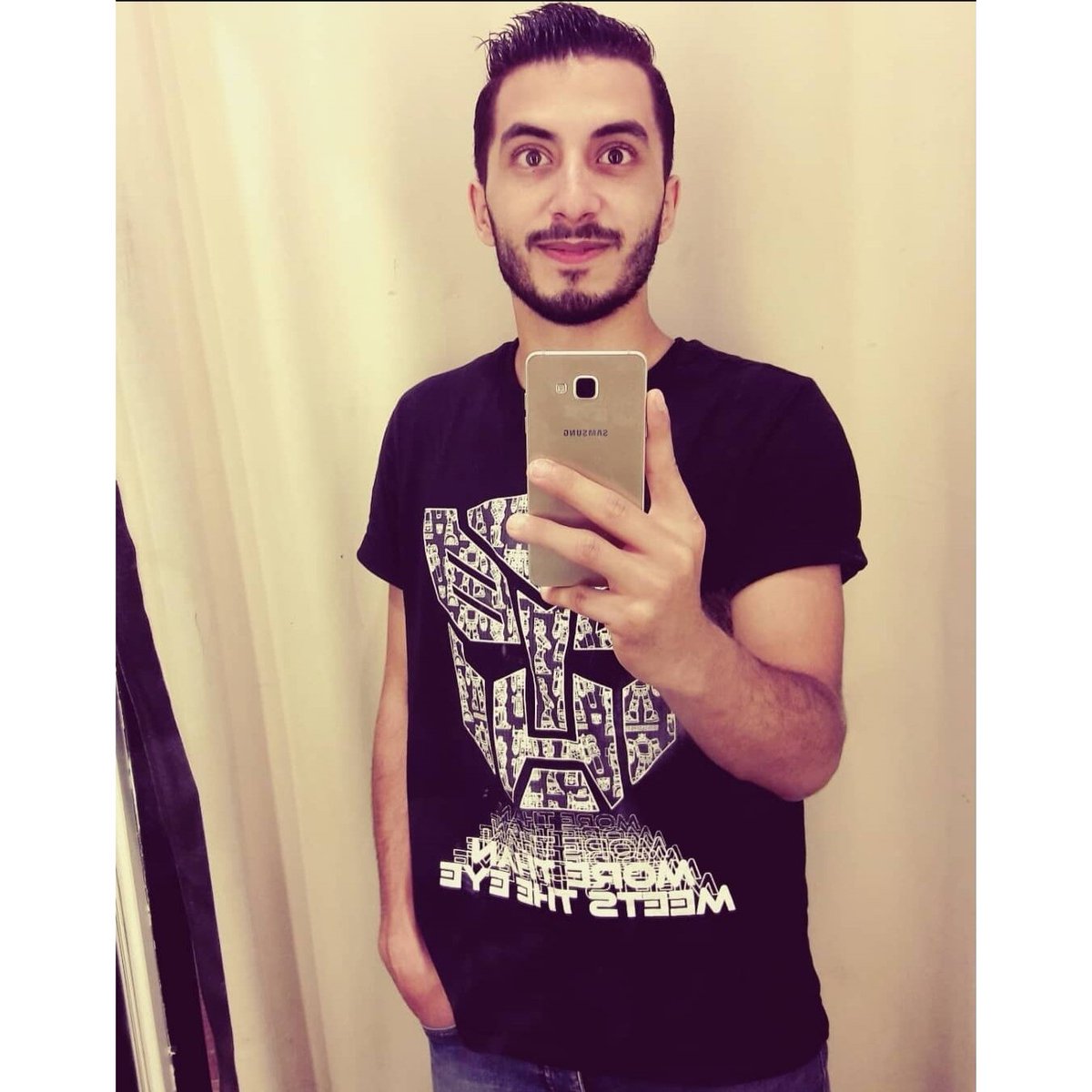 PElsab3's tweet photo. #new_profile_pic  كبرنا في عينينا و دي الحاجه اللي تعنينا ♥️ بقينا ندوس على الاوجاع تعلينا ✌️💪 https://t.co/Non6VhpBmZ
