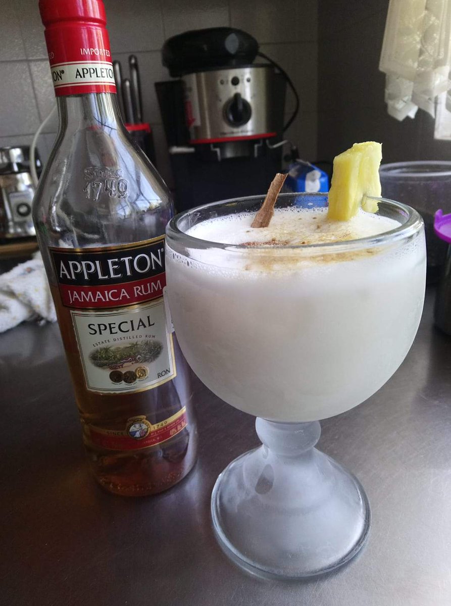 YaotlAltan's tweet photo. 100 gr de 🍍 en trozos
120 ml de ron
250 ml de leche de coco 🥥
Unos 4⃣ cubos de hielo ❄
A licuar todo. Lleva cerezas 🍒 para decorar, pero no tengo. Están re caretas.
#piñacolada #drink #trago #beguda #bebida #getränk #bevanda #bibita #напиток #boisson #попкорн #ron #rum https://t.co/uYCAd9s1jT