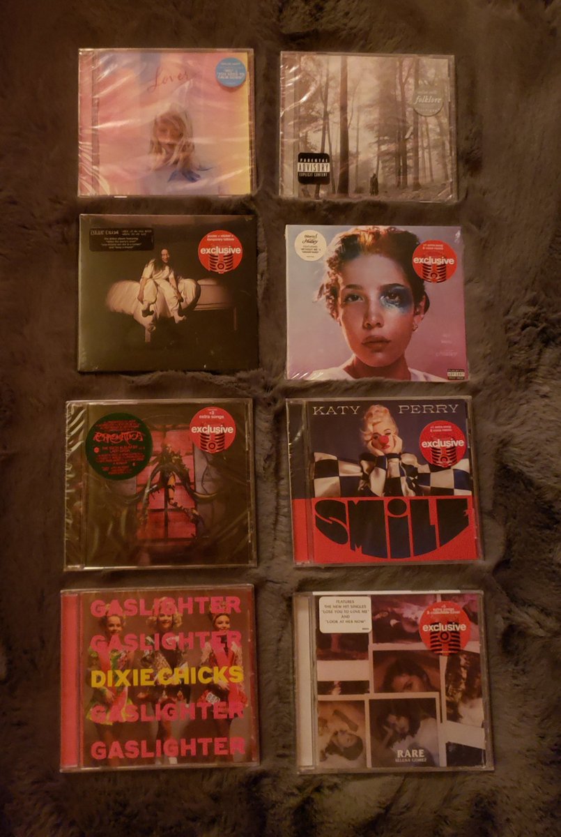  #Swifties: To celebrate  #TaylorSwift  , & some amazing, talented female artists, I've decided to do a  #giveaway  of 8 cd's & TS t-shirt to my followers of both  @ILoveTSDotCom &  @IHeartTSDotCom. @taylorswift13  @billieeilish @halsey  @selenagomez  @thechicks  @ladygaga  @katyperry  https://twitter.com/IHeartTSDotCom/status/1317682095376928769