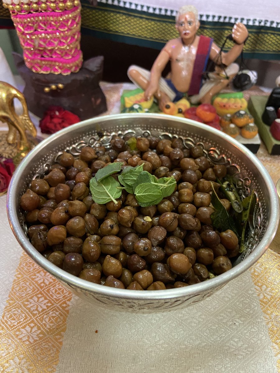  #Navarathri  #Dasara2020  #GundusNaivedhya Day 2 : Husali / Suṇḍal (black channa)