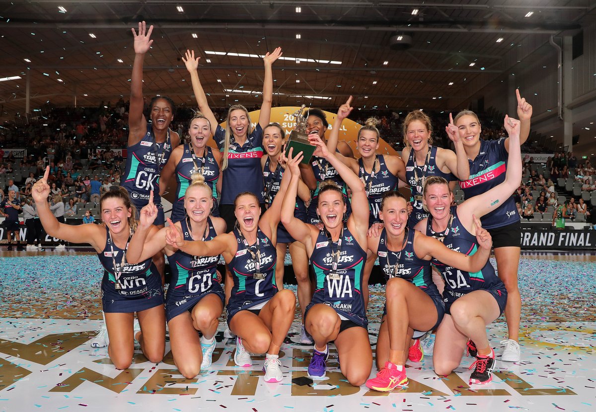 heraldsunsport's tweet photo. Premiers! 

How good! 💚💜 @MelbourneVixens

📸: @kleinyheraldsun https://t.co/fDwXkEfH5X