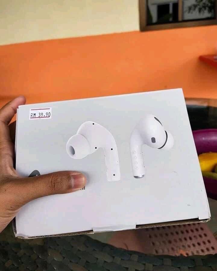 _WiseySA's tweet image. Stay away from online shopping 😹