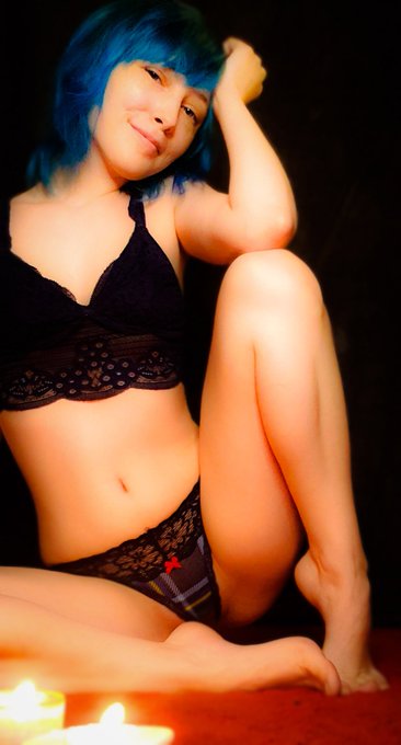 Hi yes I am cute please love me :) https://t.co/cSiRtIOD9O