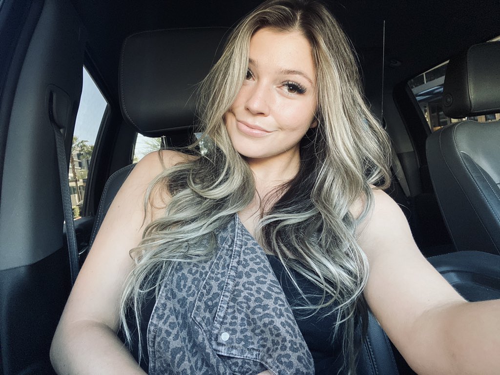 Sierra_929's tweet photo. oh hey Twitter 🤪 https://t.co/osQwrZkbhs