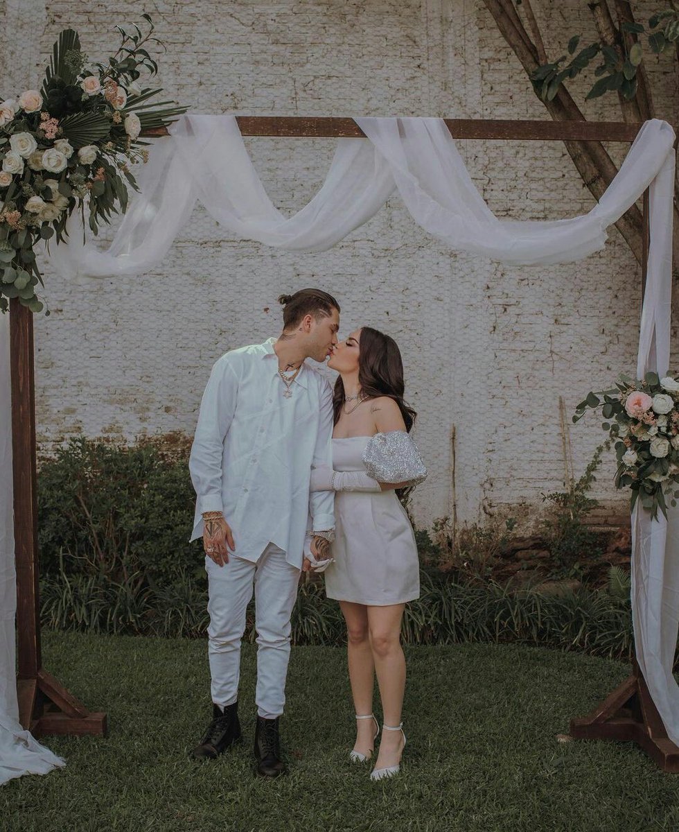JDKLKS1's tweet photo. Estoy tan feliz tan contenta tan emocionada, comos siempre el amor triunfa y una vez más lo iso muchas bendiciones mis niños hermosos, que papá Dios sea la guia de esa hermosa familia los amo.😭💖🙏 https://t.co/yHYbSGKJ5B