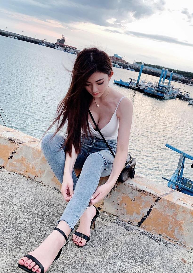 一枚で着れてかわいー😊