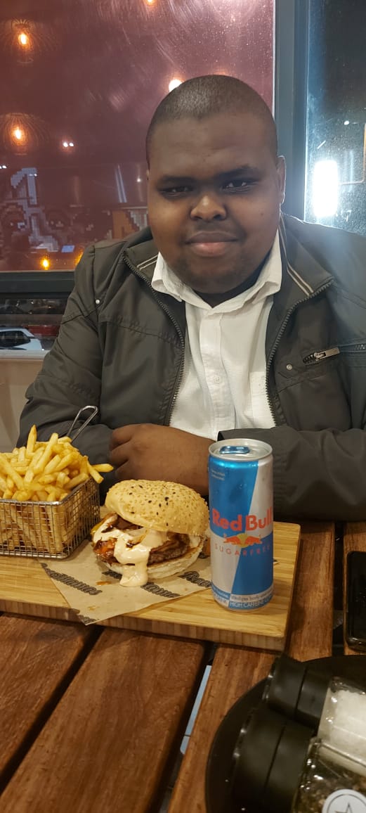 Bhuraa_'s tweet photo. @rocomamas
@RedBullZA
#RocoRoyale
Before an all nighter of Fortnite #battleroyale ๐ฎ https://t.co/j7078ecemb