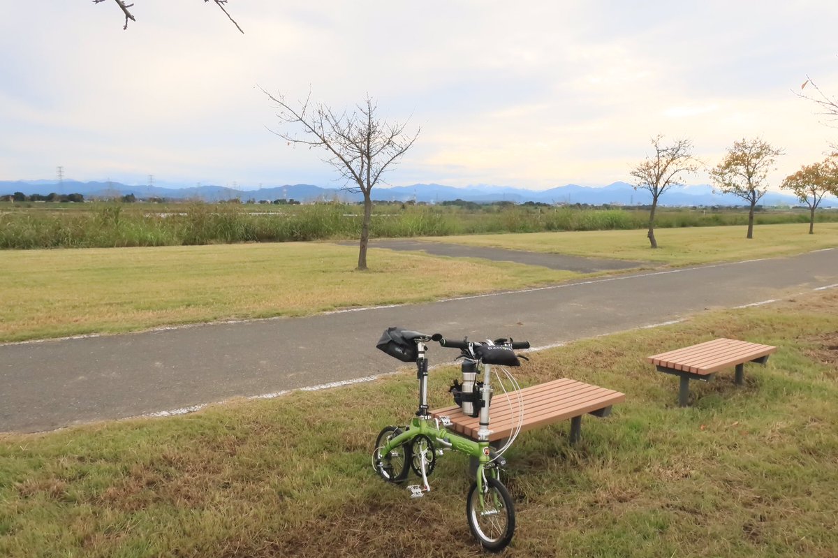 岩宿遺跡から田畑の中の農道、早川サイクリングロード？を使って利根川に出ました。赤城山を眺めながらしばしまったりです。