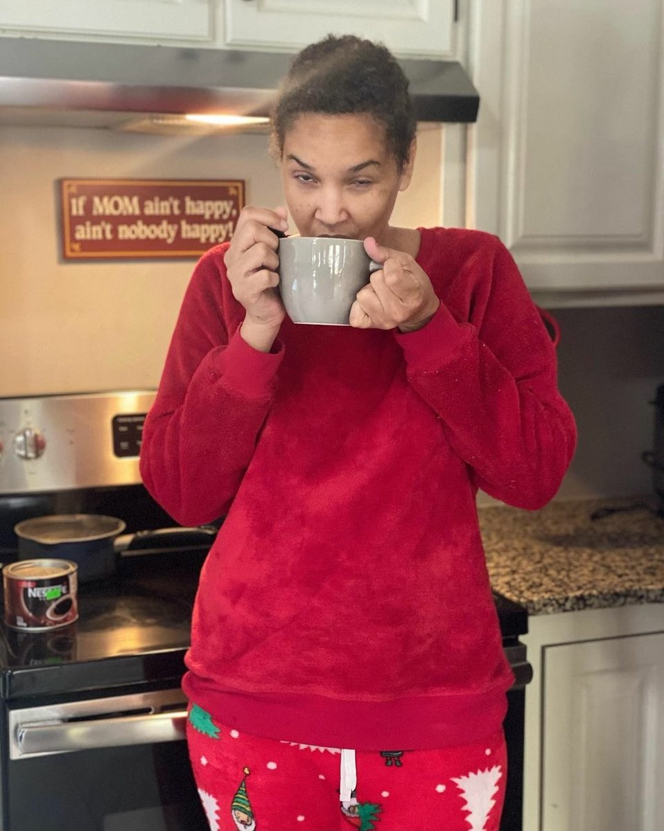 MBU's tweet photo. Mrs. Mayanja is drinking her ka chai and minding her business. What are you doing on this Sunday morning? https://t.co/KNXxa1bnPm
