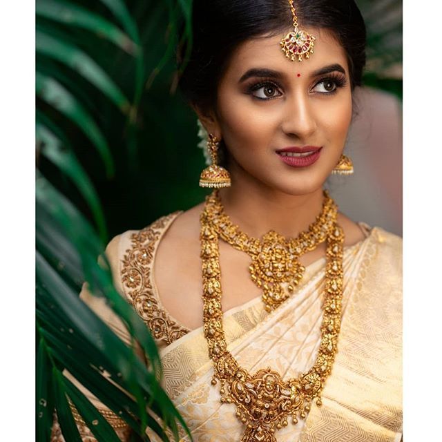 LOOK AT SOUTH INDIAN JEWELLERY BEING ABSOLUTELY REGAL