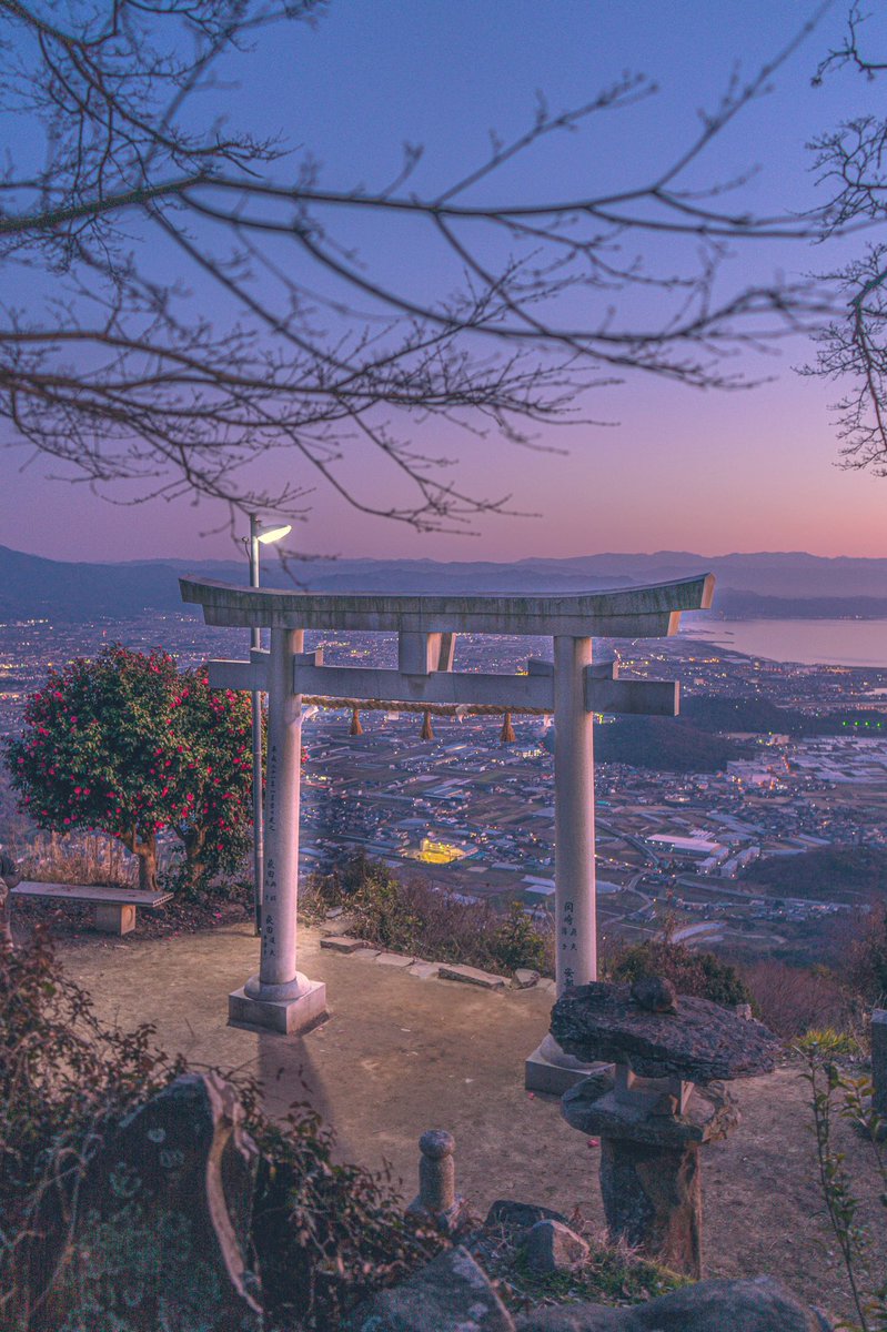 香川県の 天空の鳥居 から見る絶景が アニメみたい で素晴らしい 実際に 結城友奈は勇者である の聖地だった Togetter 香川県の 天空の鳥居 から見る絶景が アニメみたい で素晴らしい 実際に 結城友奈は勇者である の聖地だった Togetter