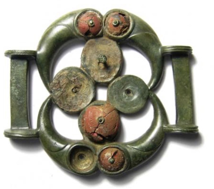 Lot 10 - Stunning Celtic Strap-Junction.  Circa, 100 BC - 100 AD. Copper-alloy, 97.81 grams. 75.21mm x 65.37mm. A magnificent piece of Celtic metal work of the highest quality. 

hansonslive.hansonsauctioneers.co.uk/m/lot-details/…

#ironage #historica #ancientbritish #strapjunction #auction #historica