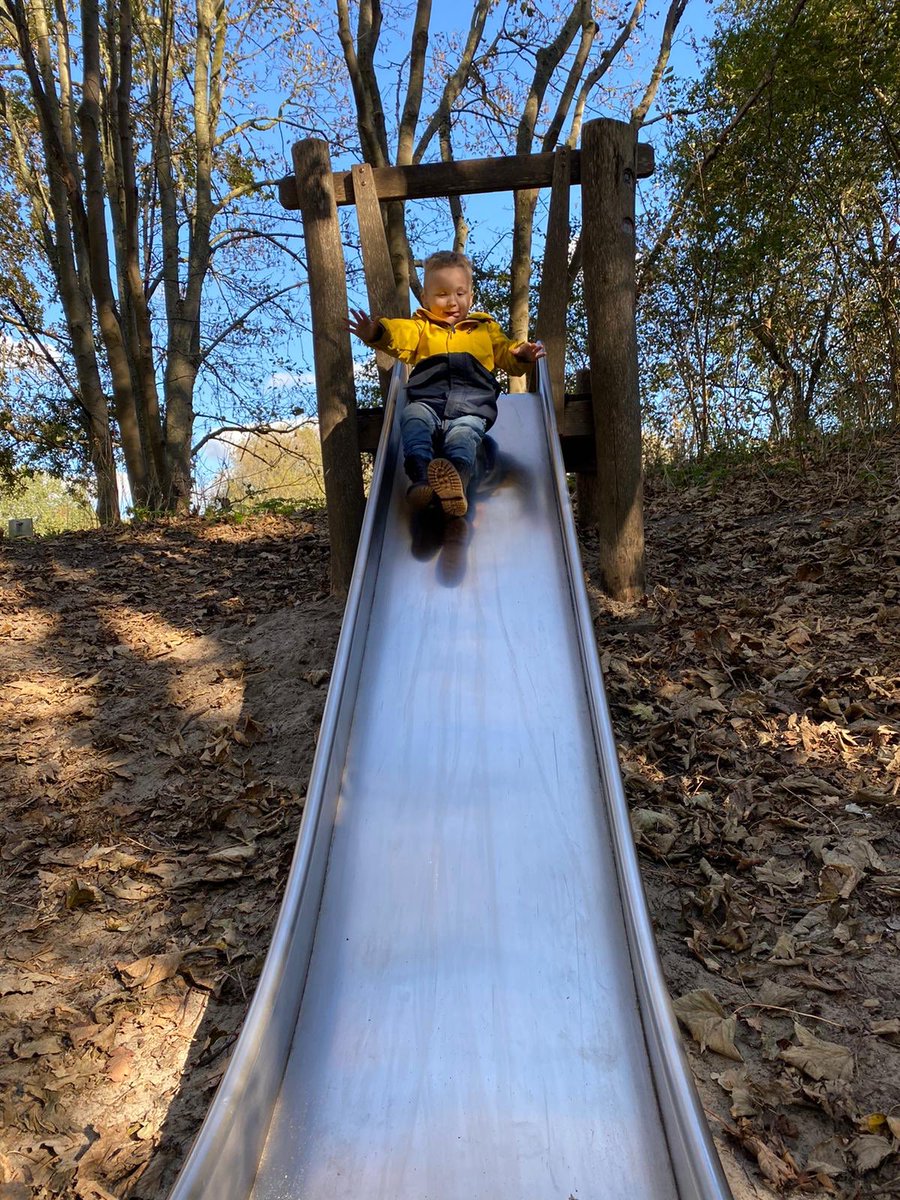 DusDavid's tweet image. RT als Jayden zo je DM’s in kan ‘sliden’