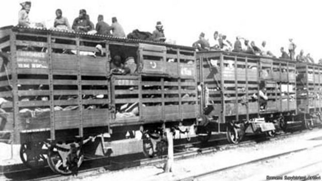 2- Diaspora, çok uzun bir zamandan beri bir kavim, ulus veya inanç mensuplarının ana yurtlarından koparak başka yerlerde azınlık olarak yaşamalarını anlatır. Ermenilerde mecbur kaldıkları bu diospara üzerinden dünyada büyük bir kültürel etkinlik sağlamış durumdadırlar.