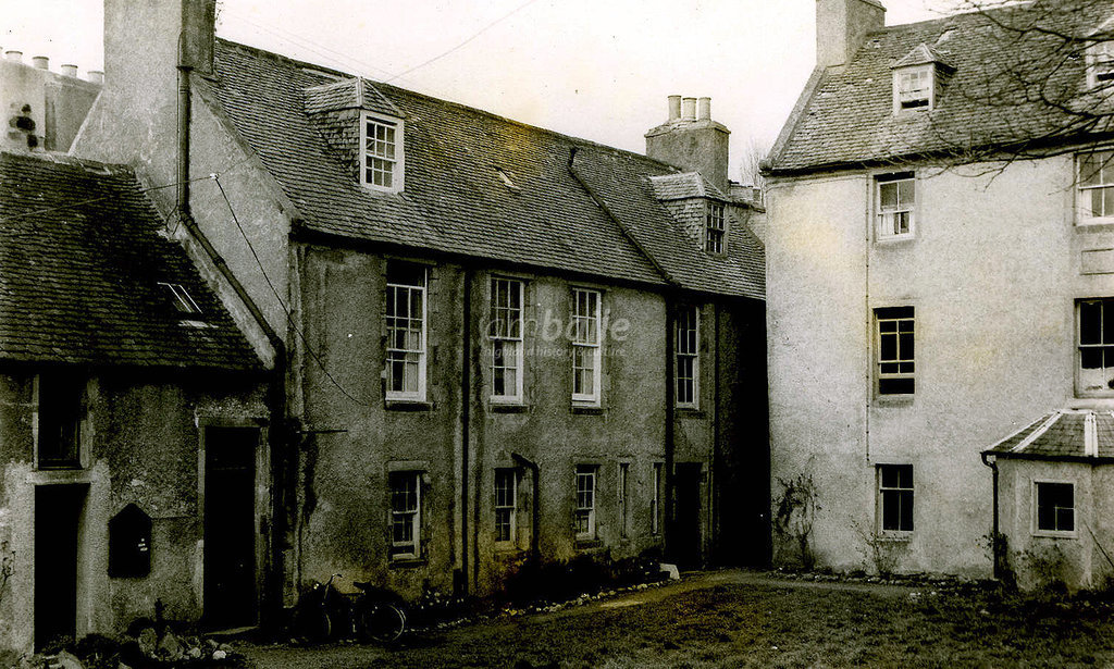 Similarly, any Highlanders that went to Fortrose Academy (1791) or Tain Royal Academy (1813) benefitted from wealth made using enslaved workers. 50% of the funds to open Fortrose came from India, 25% from W. Indies, 25% from London sugar/cotton merchants.(5/n)