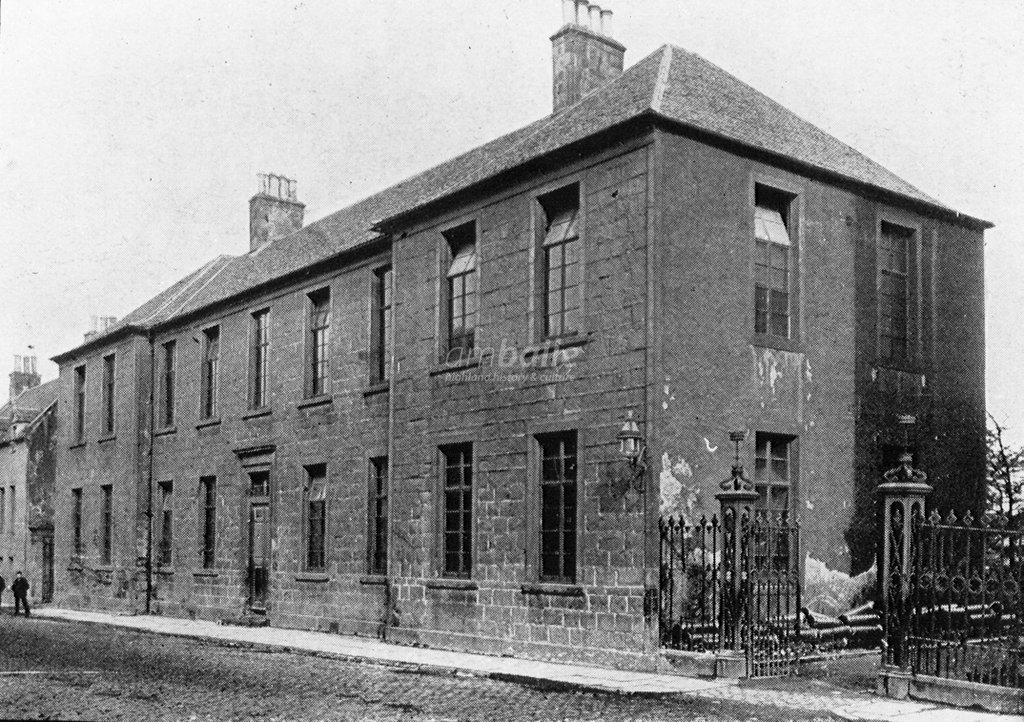 Inverness Royal Academy was opened in 1792 by gentlemen who thought the parish schools were doing a poor job educating local children. To open a new school that would teach English, Gaelic, classics, arithmetic, sciences, geography et al. was massively expensive (3/n).