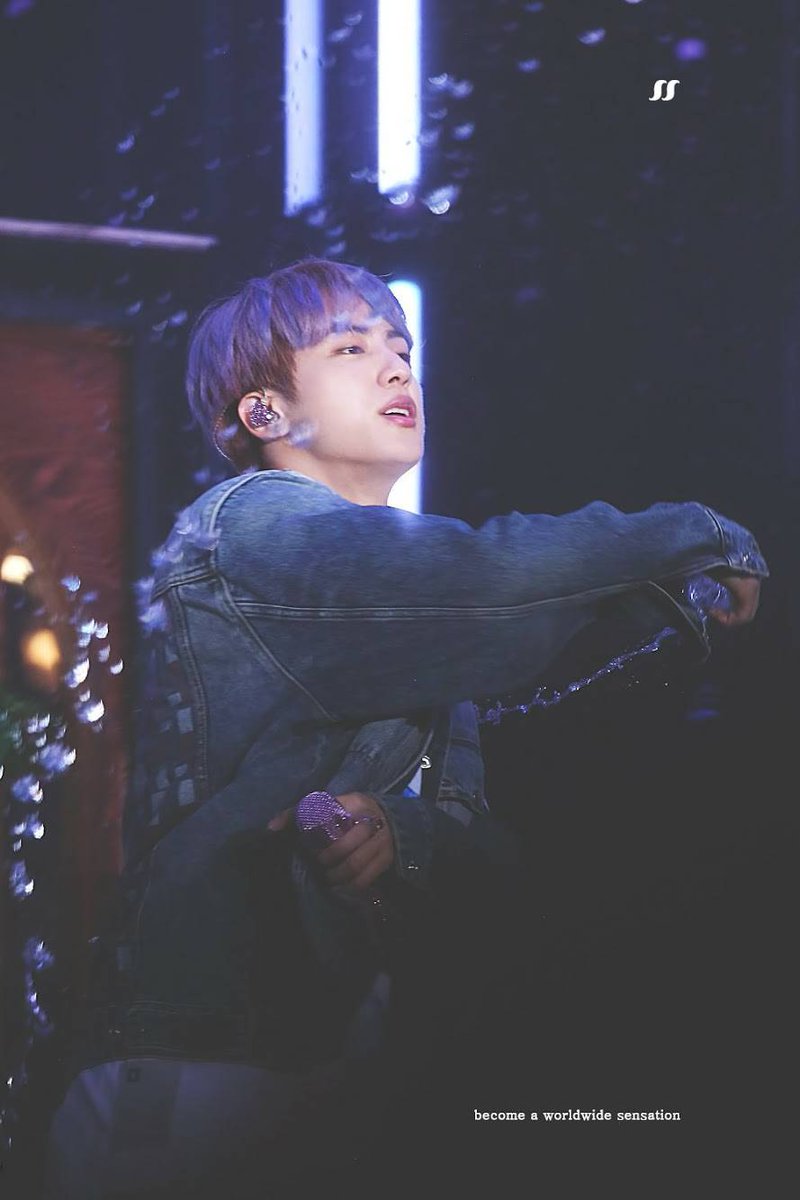jintannie07's tweet photo. #ChartsKingSeokjin
#EverlastingMoon
#JIN #방탄소년단진 #SEOKJIN #진 @BTS_twt https://t.co/PHxgND5iYM
