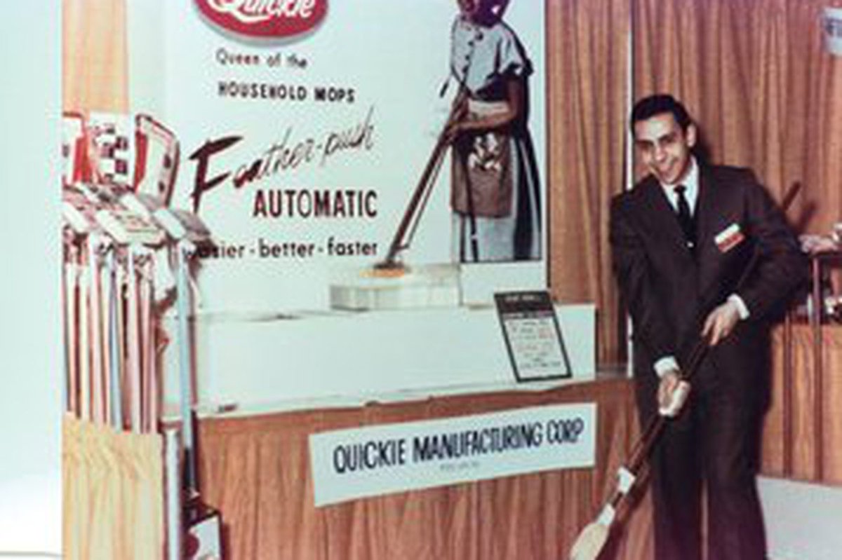 5- Luther George Simjian ATM’yı yarattı. 200’den keşifler patenti sahibi.Peter Vosbikian kendi kendine temizlenen paspası keşfetti.Artem Mikoyan MİG uçakları onun tarafından tasarlanmıştır.