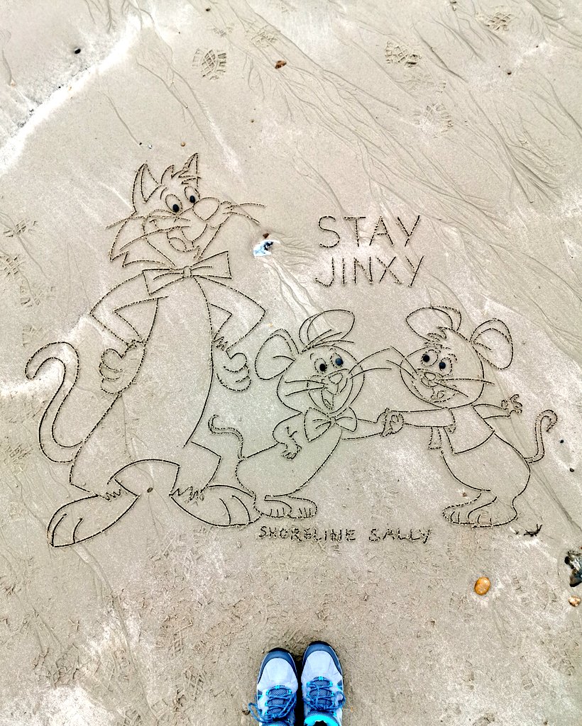 DigiDaughter's tweet photo. Stay Jinxy 🐭🐱🐭 #MrJinks #PixieandDixie #catandmouse #pixiedixieandmrjinks #hannabarberacartoons
💛 #StaySafe #sanddrawing #beachart 🌊🌊🌊 #Lockdown2020 #comics #cartoons ✍️ #SandBanksy #shorelinesally https://t.co/FJPGegy6k0