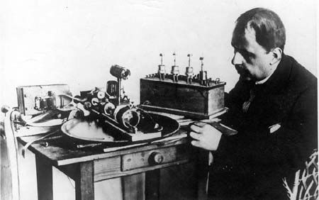 6- Arthur Bulbulyan A-14 oksijen maskesi yarattı.Jirayr Tezel saç implantasyon yöntemini buldu.Ruben Eksijyan 2. Dünya savaşı sırasında ABD’nın kullandığı uçaksavar makinalı tüfeği keşfetti.Hovhannes Adamyan beyaz siyah ve renkli televizyonunun yaratıcısı.