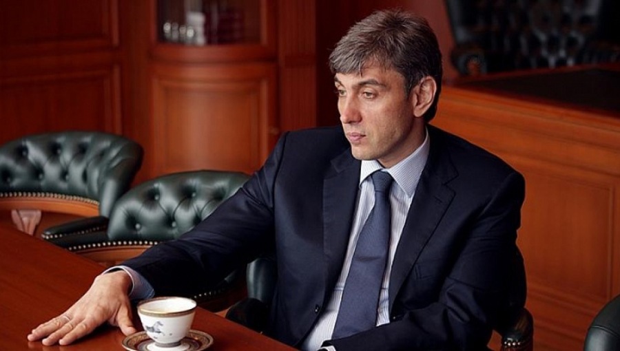 18- Ermeni iş adamına  ait Corporation America Grubu uçak işletmeciliği, tarım, enerji, satış ve bankacılık alanlarında faaliyet göstermekteSergey Galitski Serveti 6,4 milyar dolar değerlendirilmekte,Rusya’nın en büyük perakende satış zinciri “Magnit”in kurucusu.