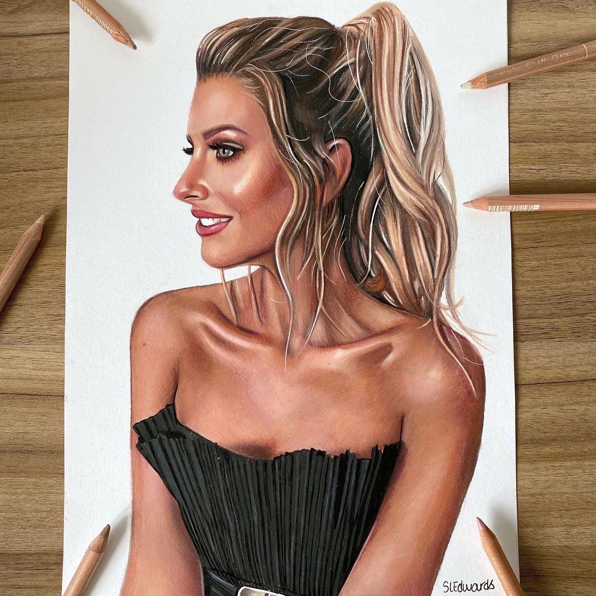 Drawing of Mrs Hinch 🧼 please share 🙌🏻 @mrshinchhome