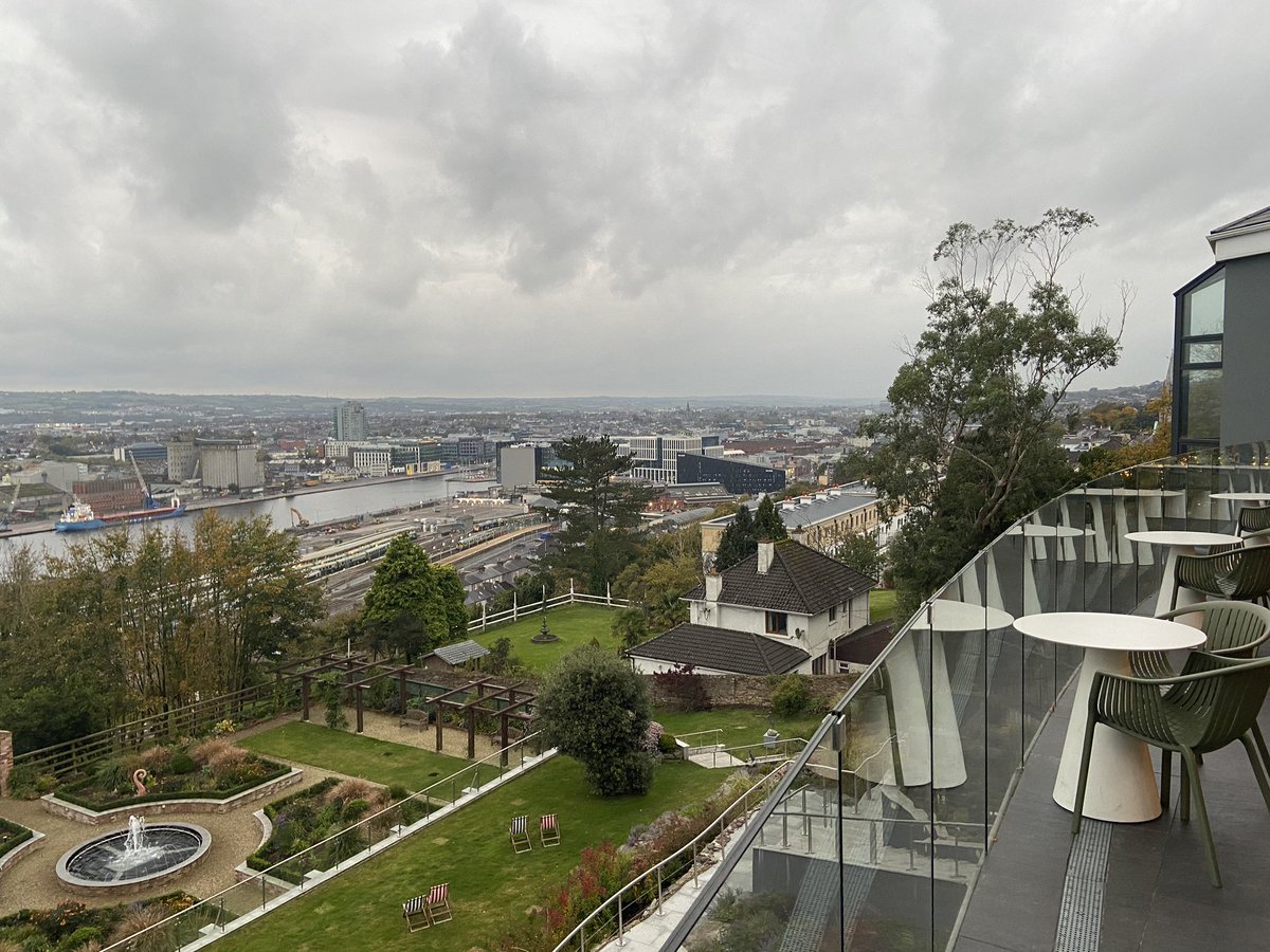 GregCantyFuzion's tweet photo. A city awakes ... had the most fabulous #Nearcation at the @MontenotteH , excellent food, service, comfort and a view of our city https://t.co/o8igwFFuDz