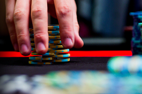 PokerStarsJapan's tweet photo. 日本語版PokerStarsスクールで新しいポーカー講座を始めました！「オッズと確率のコース：ポーカーの数学」でオッズとアウツをバッチリにしましょう。週1〜2回のペースで新しいレッスンをアップします。

レッスン1：ポーカーの数学　https://t.co/lHSq69uFsG https://t.co/s2wpOLncLR