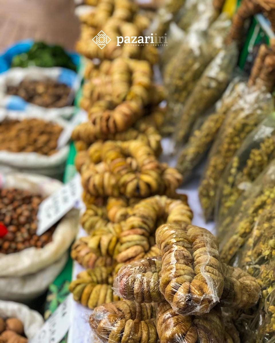 Markata e Fruta-Perimeve 📍 Pazari i Ri

🍁Vendi me i mire per te blere prodhimet e stines 🎃

#pazariiri #TIDTIRANA #tourismimprovementdistrict #markataefrutaperimeve #autumn #vjeshte #tirana100 #bashkiatirane #theaadf #farmersmarket