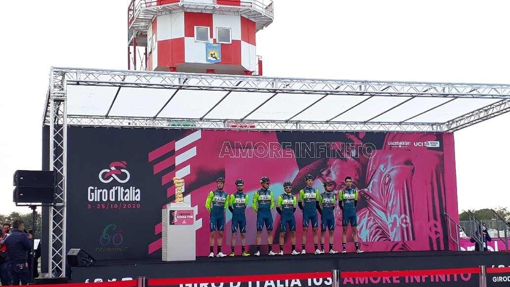 PeP_service's tweet photo. #Giro103 - 15° tappa
Base Aerea Rivoto - Piancavallo
#forzaSimone
📸 @Cyclingtimenews https://t.co/aBJaQrVtEj