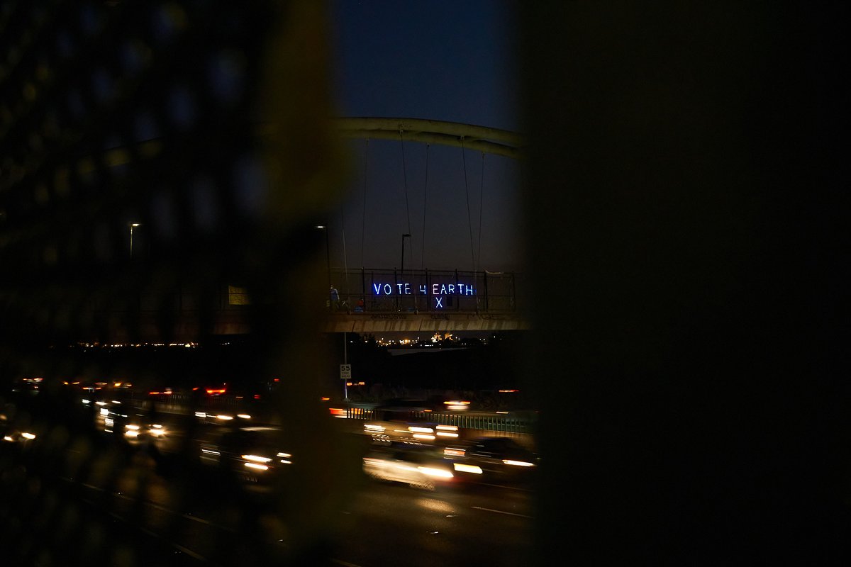 "Vote 4 Earth" got many supportive honks from the slow traffic this weekend in Berkeley. 
Just a reminder that the Trump administration has rolled back 70 environmental regulations so far, with another 26 in progress. #XRVotes #KeepItInTheGround #ClimateEmergency