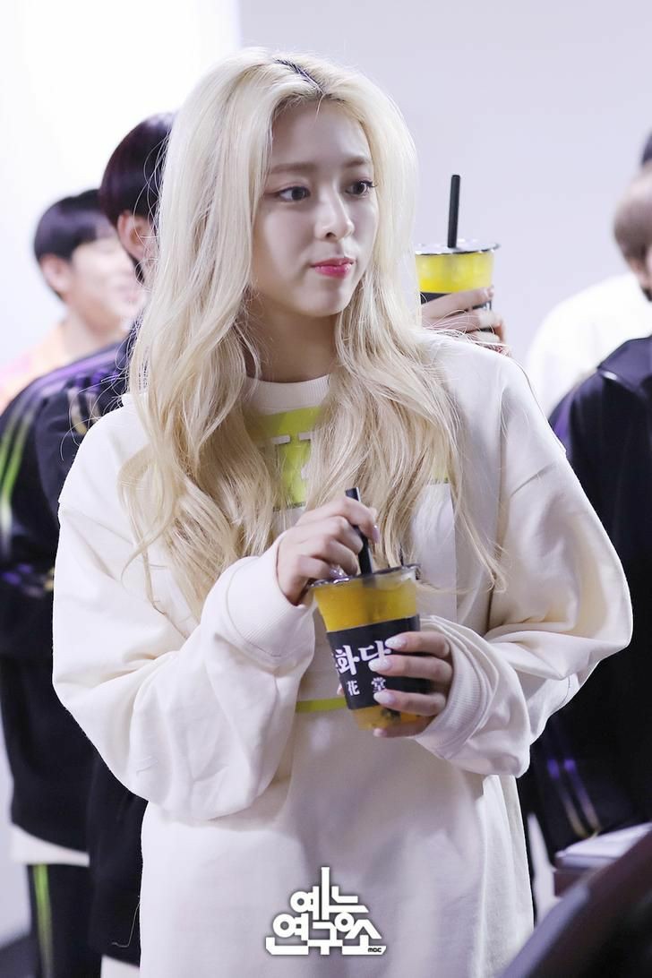 Fambest?
#roleplayer 
#roleplayerindonesia 
#roleplayerindo 
#roleplayerkpop 
#roleplayeraccount