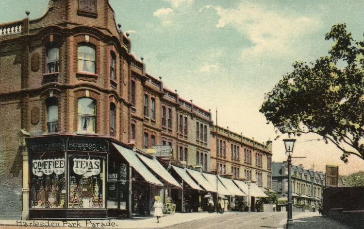 The perfect parade of shops in Harlesden, circa 1900. And how it is today. I’ve been thinking about what we’ve lost from our high streets, our local communities and why we often choose to shop online. Here’s a thread but I really want to hear what you all think and feel about it.