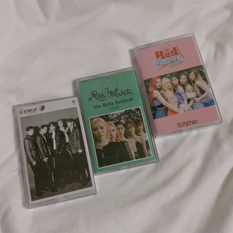 SET_three's tweet photo. 𝐀𝐋𝐁𝐔𝐌 𝐂𝐎𝐍𝐂𝐄𝐏𝐓
𝐂𝐀𝐒𝐒𝐄𝐓𝐓𝐄 𝐓𝐀𝐏𝐄

#레드벨벳 #RedVelvet #데이식스 #Day6 #카세트테이프 https://t.co/EoDYfAryjX
