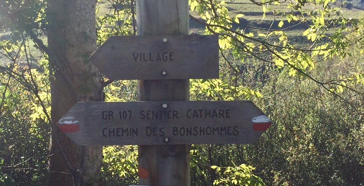 bedbreakfastbik's tweet photo. NonBikeDay!! The GR107 Chemin des Bonshommes - A historic trail Foix to Catalunya todays etape Roquefixade to Montségur spectacular autumn colours #GR107 #granderandonnee #mountainwalk #ariege #pyrenees #getoutside #hiking #adventure https://t.co/Rv2lNHOjJG