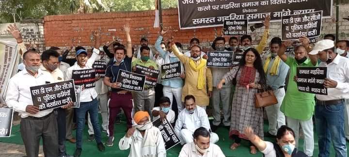 LSBwC7jv5o4hKXX's tweet image. #दिल्ली_के_जंतर_मंतर_पर_पाल_बघेल_समाज_के #लोगो_ने_किया_बलिया_हत्याकांड_के_अन्याय_के #खिलाफ_धरना_प्रदर्शन*