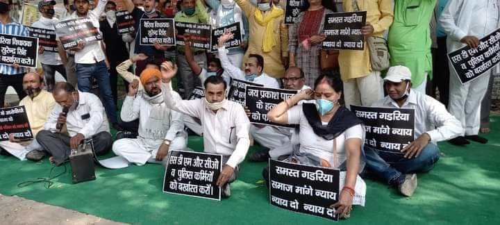 LSBwC7jv5o4hKXX's tweet image. #दिल्ली_के_जंतर_मंतर_पर_पाल_बघेल_समाज_के #लोगो_ने_किया_बलिया_हत्याकांड_के_अन्याय_के #खिलाफ_धरना_प्रदर्शन*