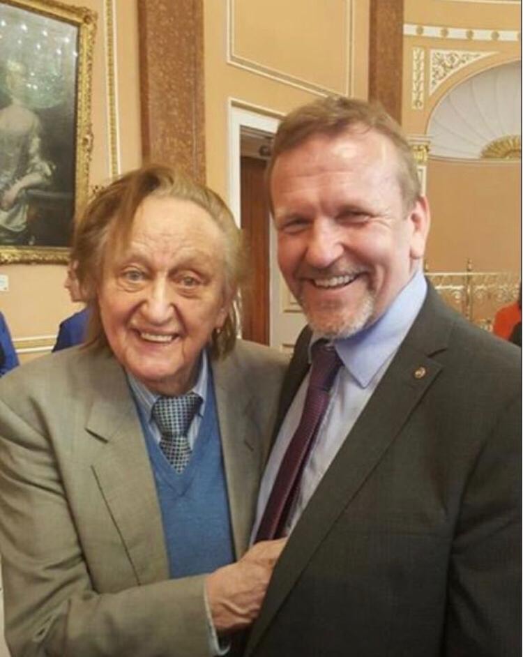 Sir Ken’s relationship with <a href="/StVincentsL12/">St. Vincent's School</a> started many years ago when he met headteacher <a href="/DrJohnAPatters1/">Dr. John A Patterson</a>  and became involved in the creative curriculum at the school.