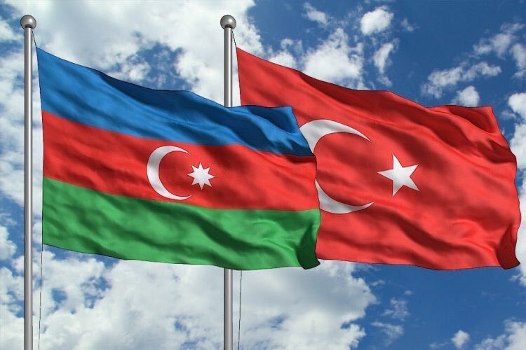Kardeş  #Azerbaycan'ın 18 Ekim Bağımsızlık Günü kutlu olsun.
Biz iki devlet, tek milletiz. 🇹🇷🇦🇿