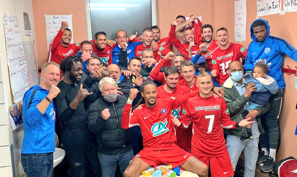 EsbFoot's tweet photo. Les Off de la qualification historique de Buxerolles au 6eme tour de la coupe de France ... 1 bout de la causerie du coach @manubalmer la cuisse douloureuse @MassonCharles  la joie vestiaire et la Une de ce matin 📰 https://t.co/o0K2ADUfrb